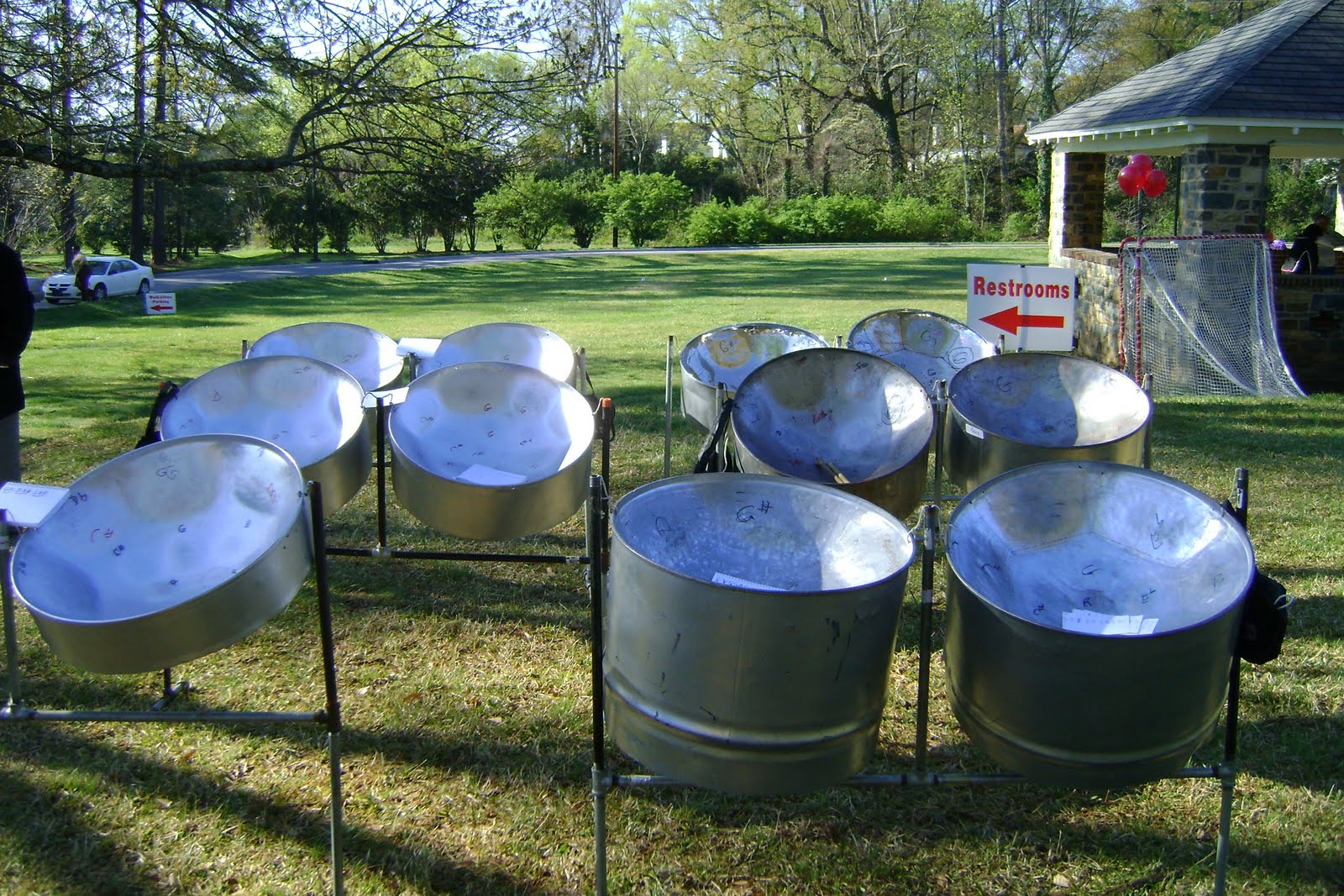Hear Steel Drums Play featuring Minsky Delmonte September 2010