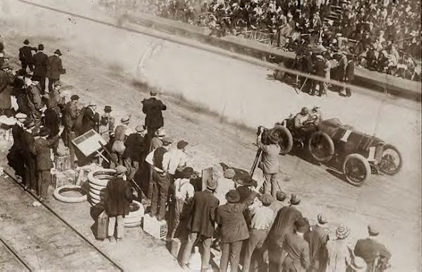 Starting Vanderbilt Cup Race 1914