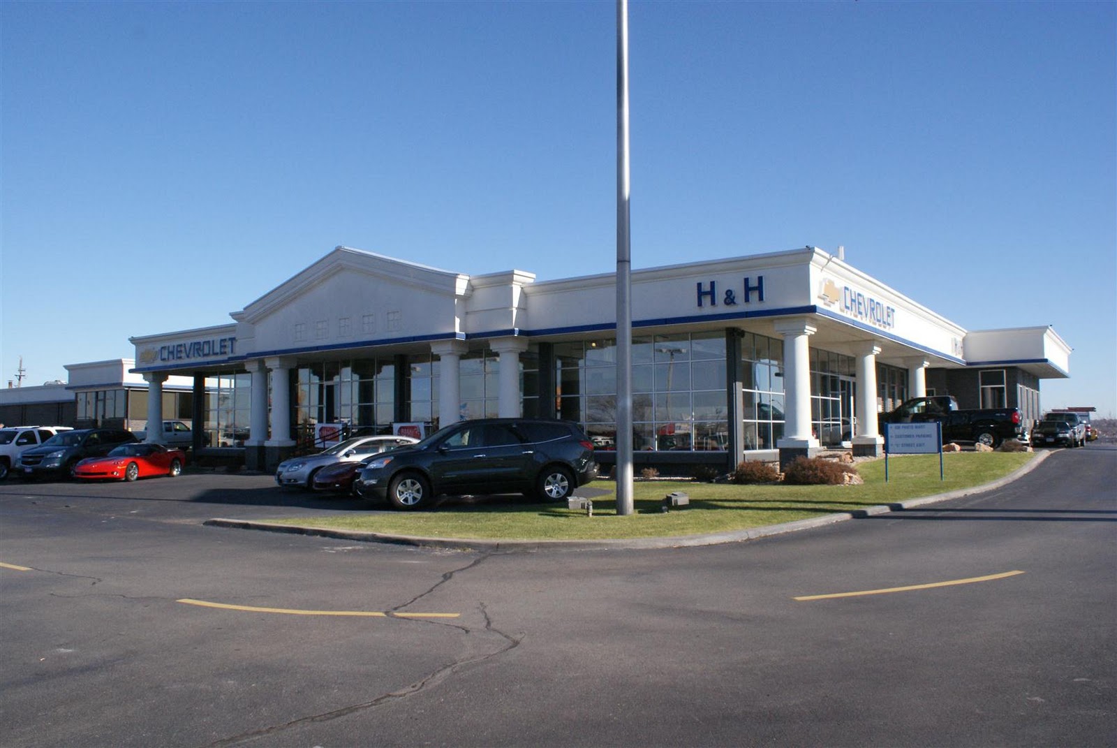 H&H Chevrolet H&H Chevrolet Showroom