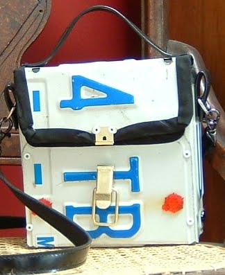 [LicensePlatePurse01a.jpg]