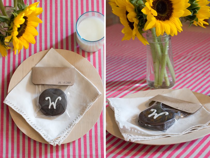 [moon-pie-wedding-favors.jpg]