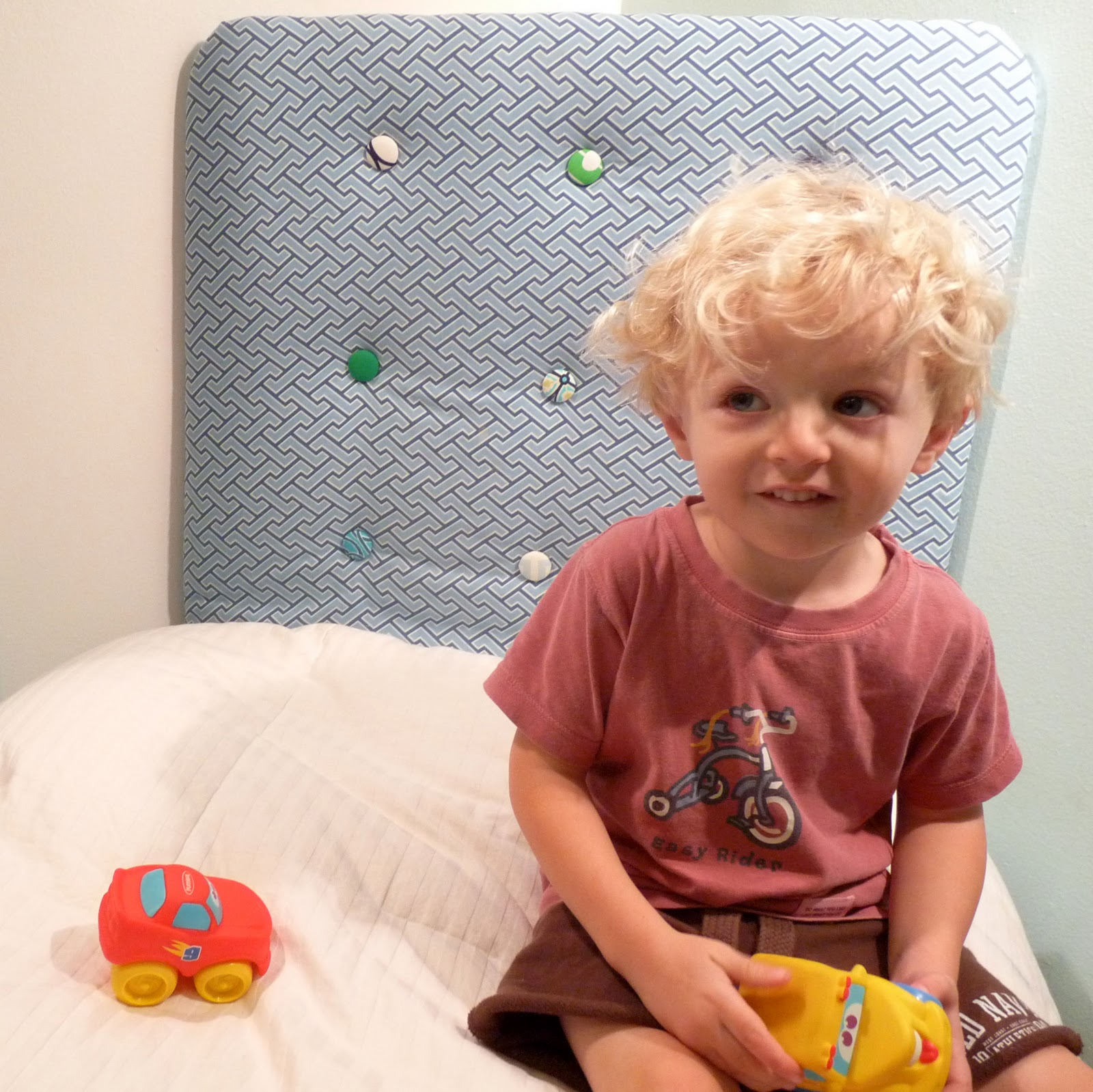 kojotutorial upholstered, tufted headboard for a toddler bed