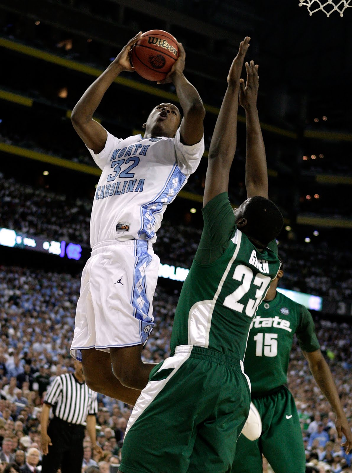 [Ed-Davis-32-of-the-North-Carolina-Tar-Heels-drives-for-a-shot-attempt.jpg]