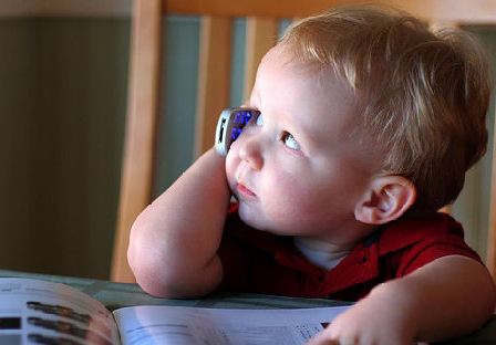 [jovenes-celular-estudio.jpg]