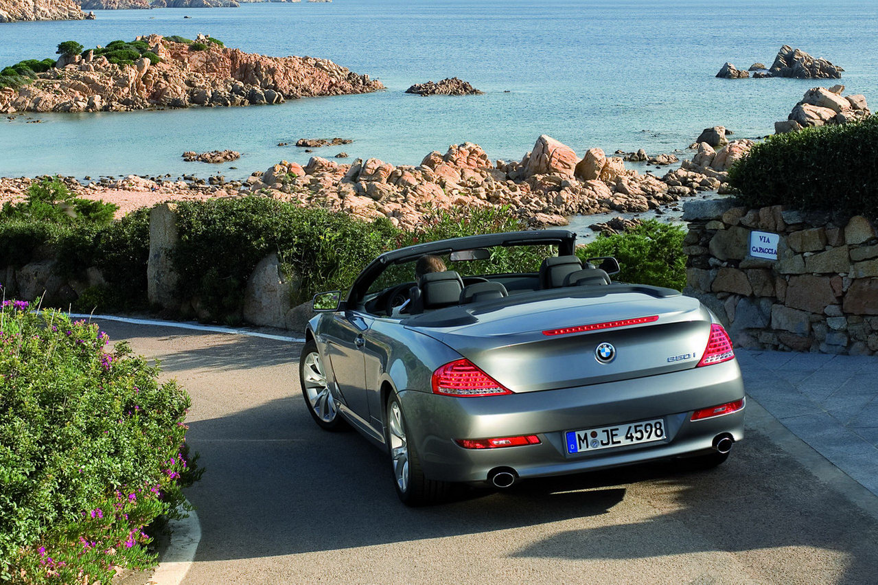 [Carscoop_08BMW6_012.JPG]
