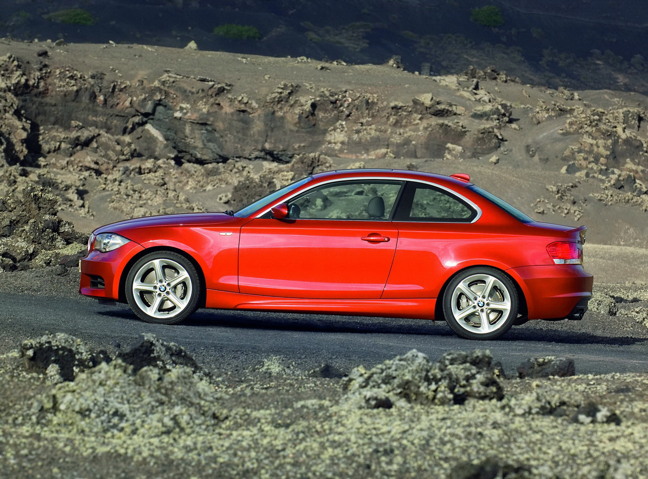 [Carscoop_BMW_1Coupe_22.JPG]
