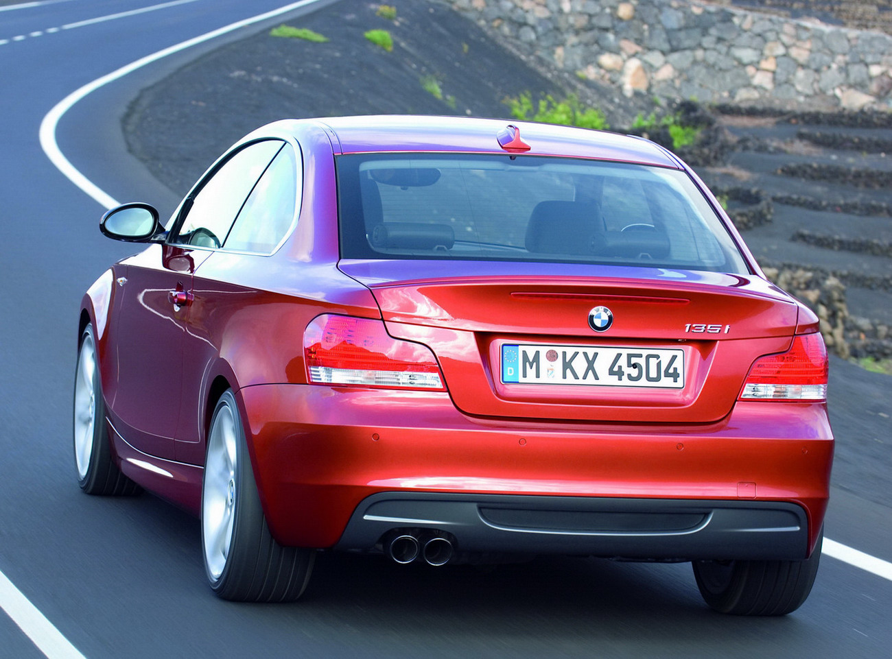 [Carscoop_BMW_1Coupe_15.JPG]