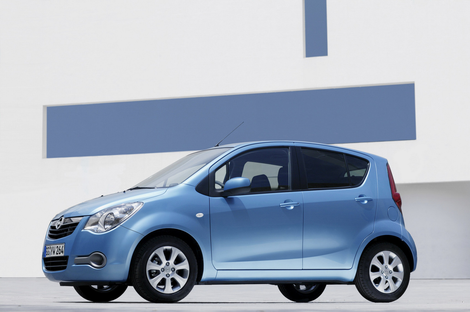 [Carscoop_Agila_6.jpg]