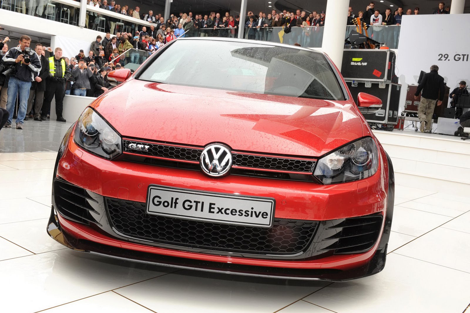 VW-Golf-GTI-Excessive-35.jpg