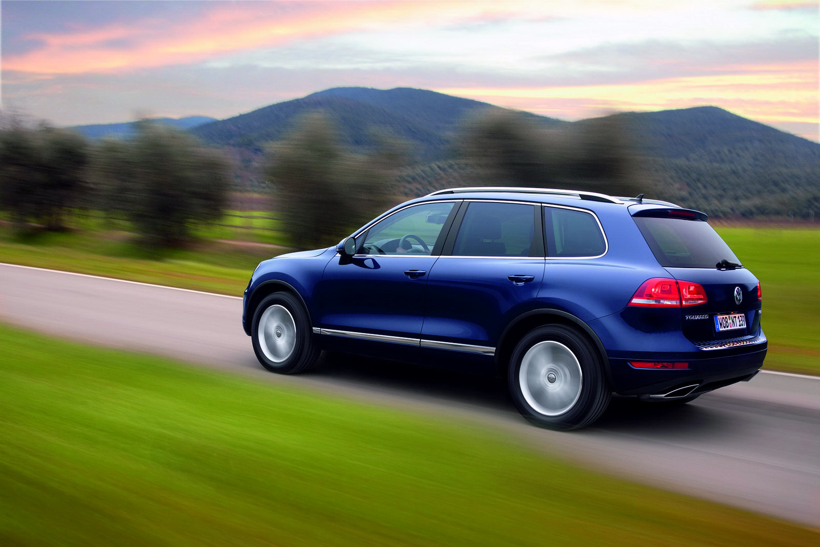 [2011-Volkswahen-Touareg-256.jpg]