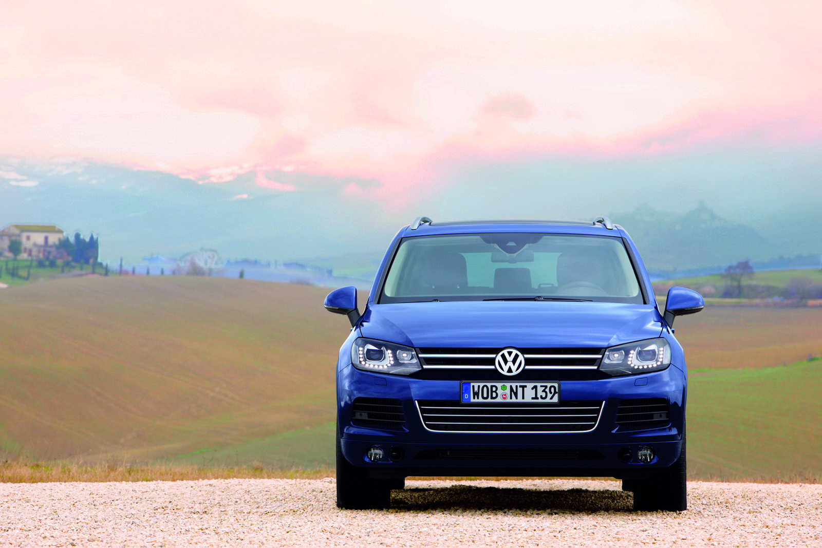 [2011-Volkswahen-Touareg-273.jpg]