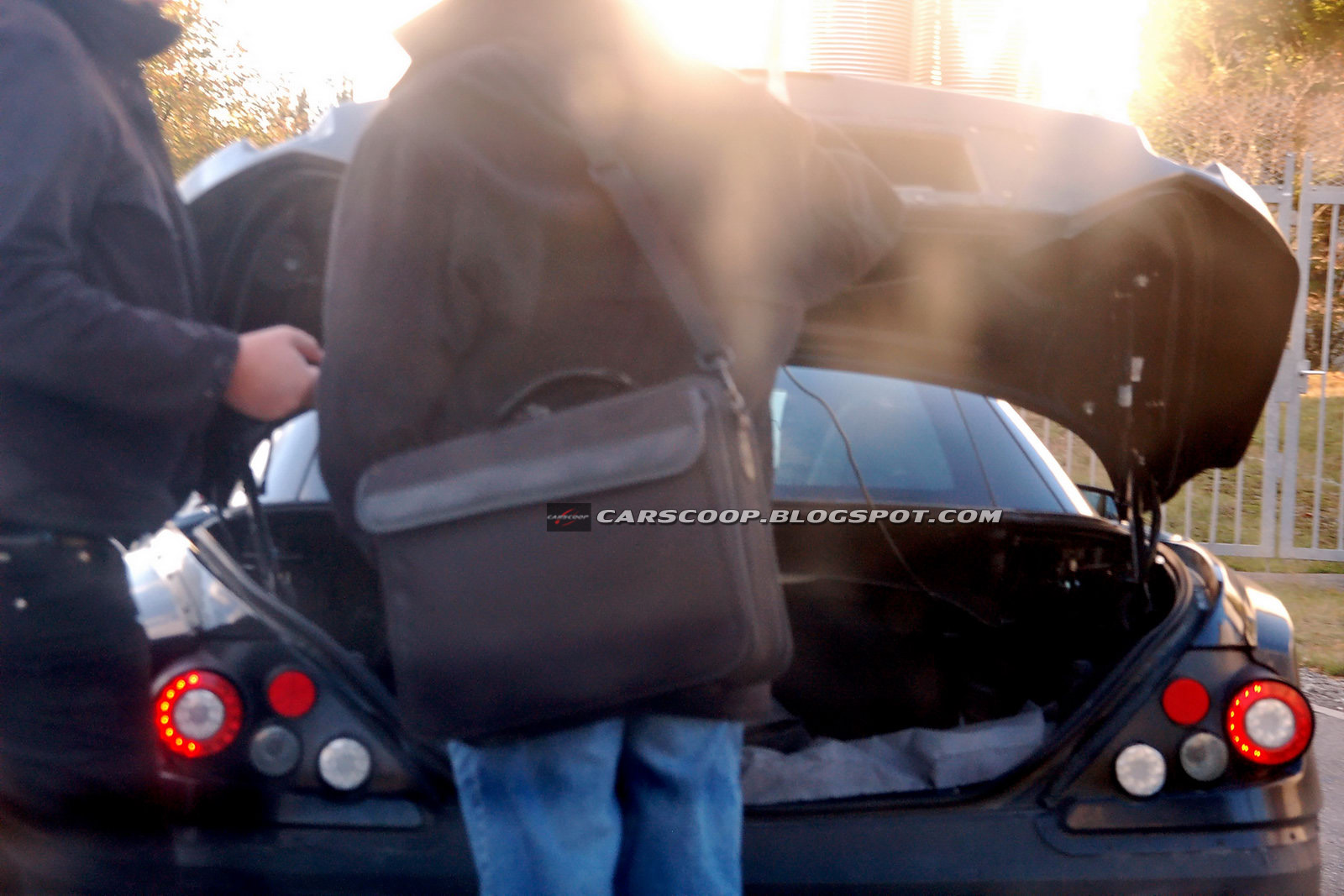 [2012-Mercedes-Benz-SLK-004.JPG]