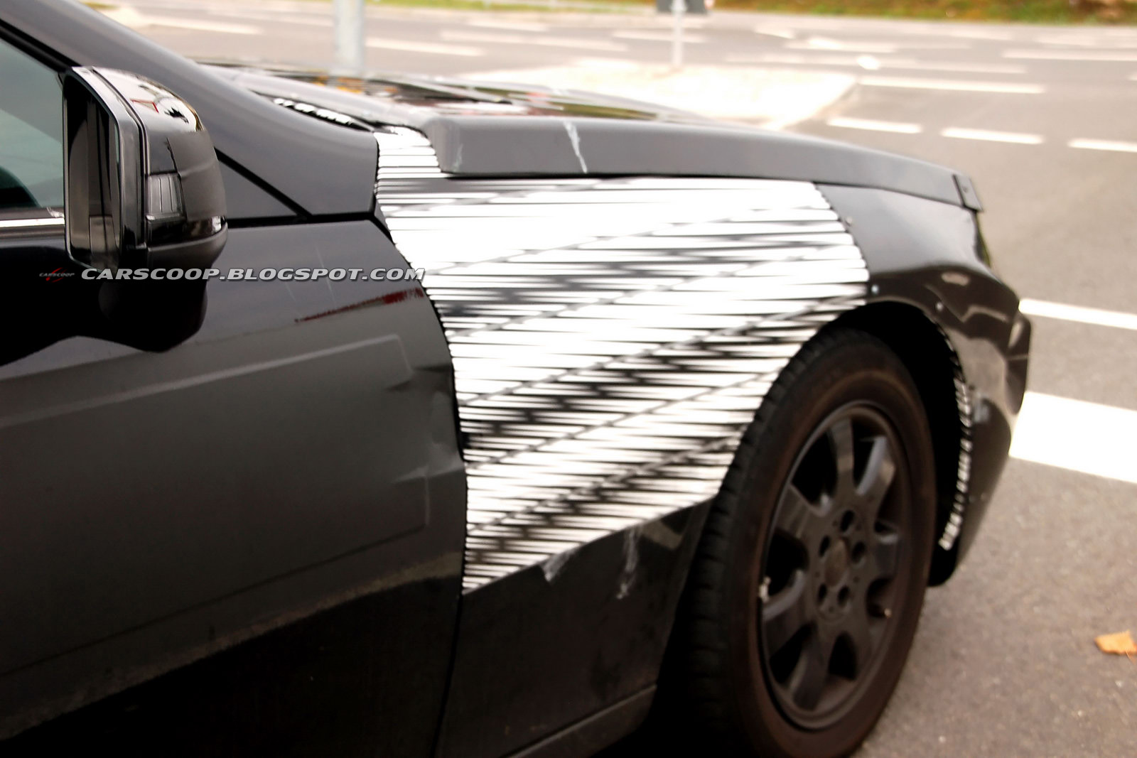 [2012-Mercedes-Benz-SLK-009.JPG]