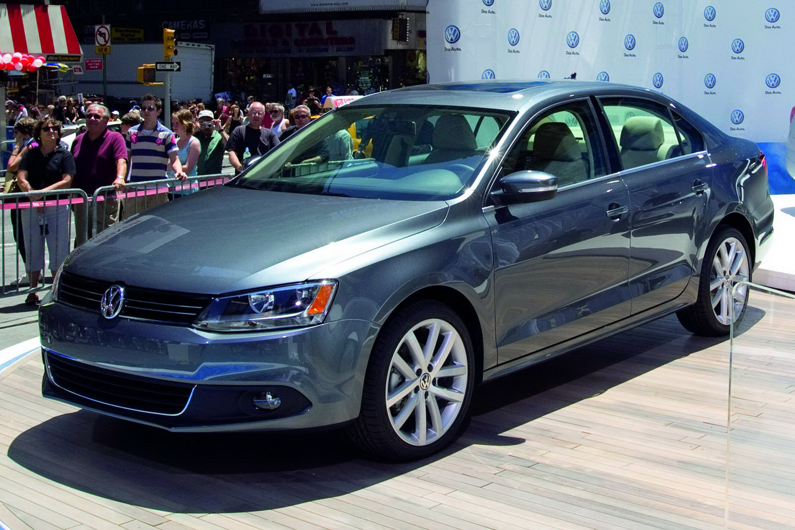 2011-Volkswagen-Jetta-New-York-25.jpg
