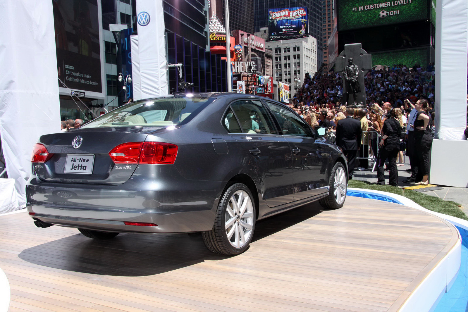 2011-Volkswagen-Jetta-New-York-14.jpg