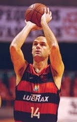 Oscar Schmidt, ex jogador brasileiro de basquetebol de todos os tempos.