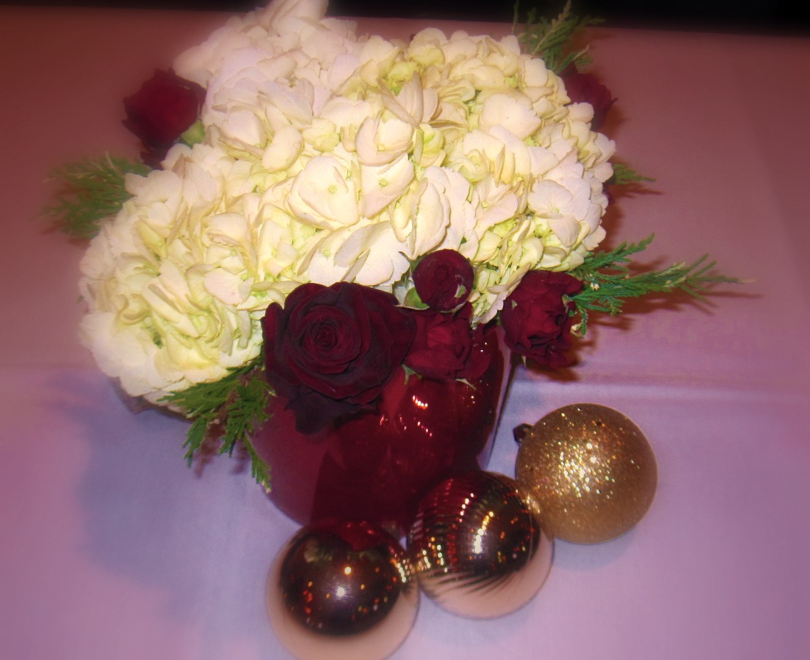Red Roses And White Hydrangeas Wedding Reception Centerpieces