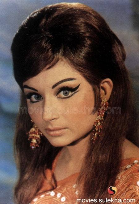 Bollywood Celebrities: Sharmila tagore Cute & Sexy Picture