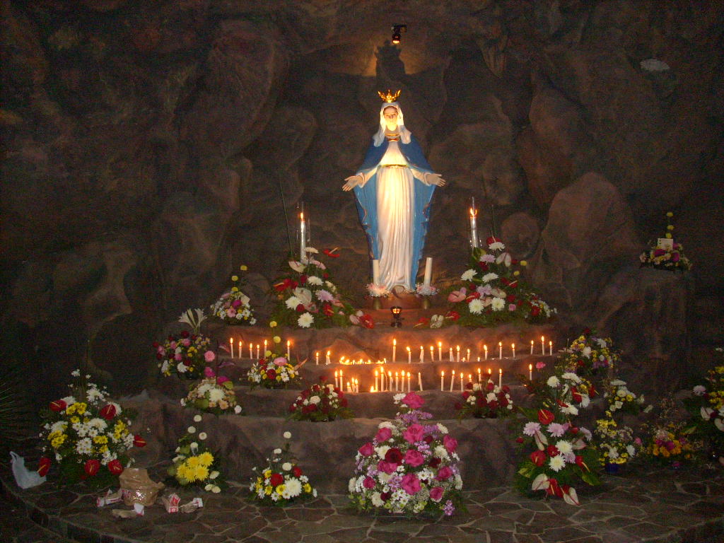 KATHOLIK ADALAH SESAT: Gua maria adalah sarang berhala