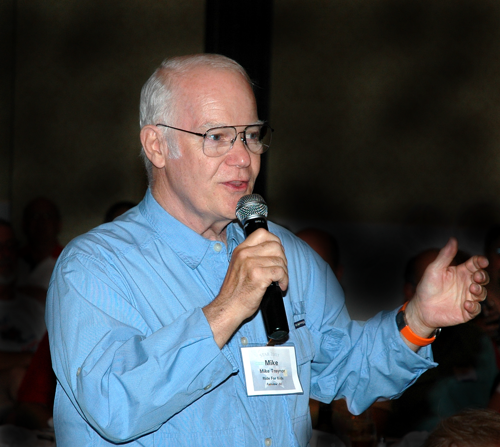 [Mike_Traynor_speaking_about_Ride_for_Kids_at_STAR_2007[1].PNG]