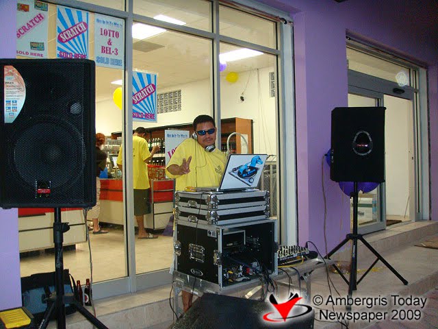 [DSC06637+copy.jpg]