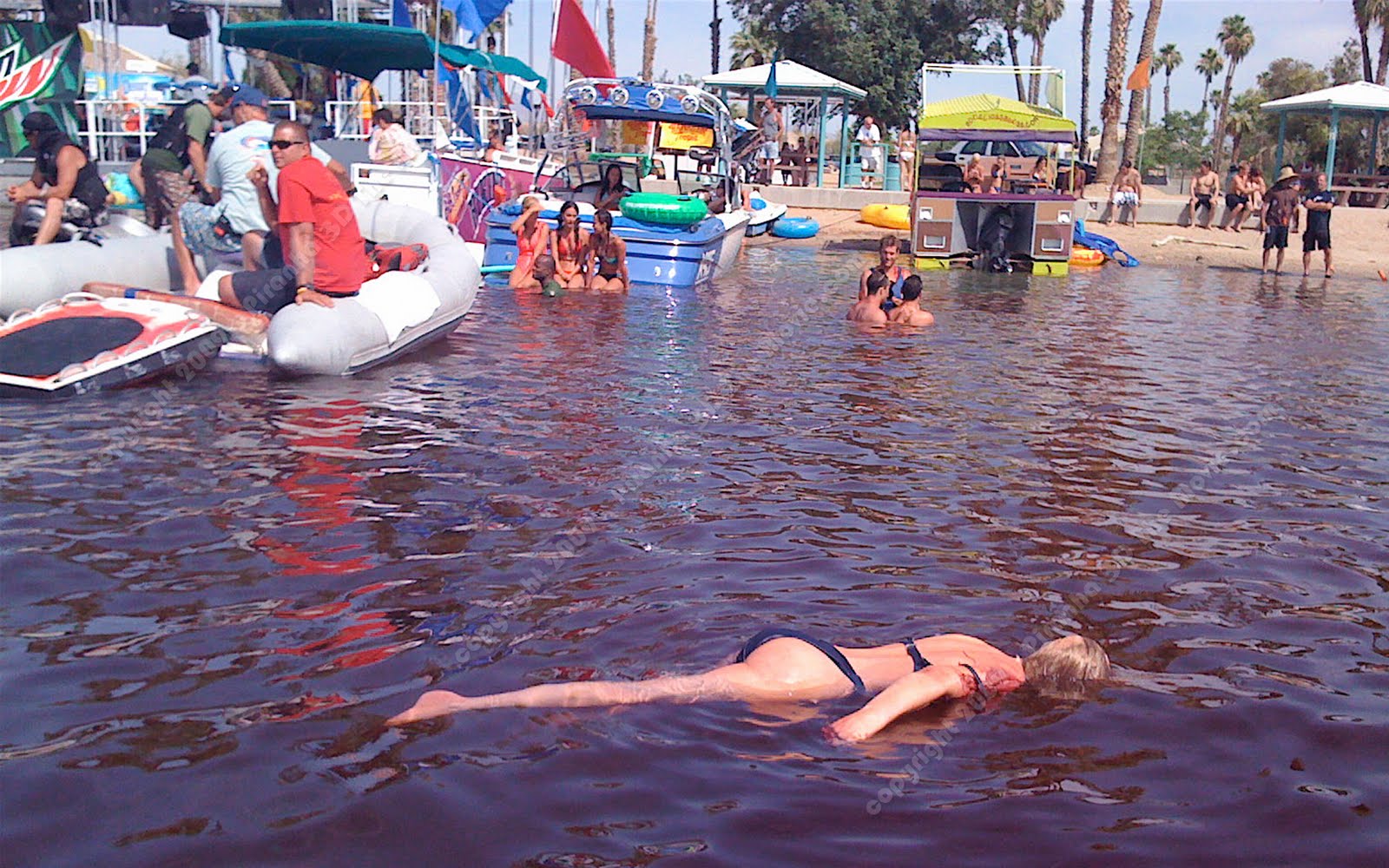 [Piranha+3-D+006.jpg]