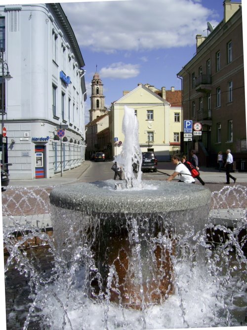 [0043_fountain_aligned_small.jpg]
