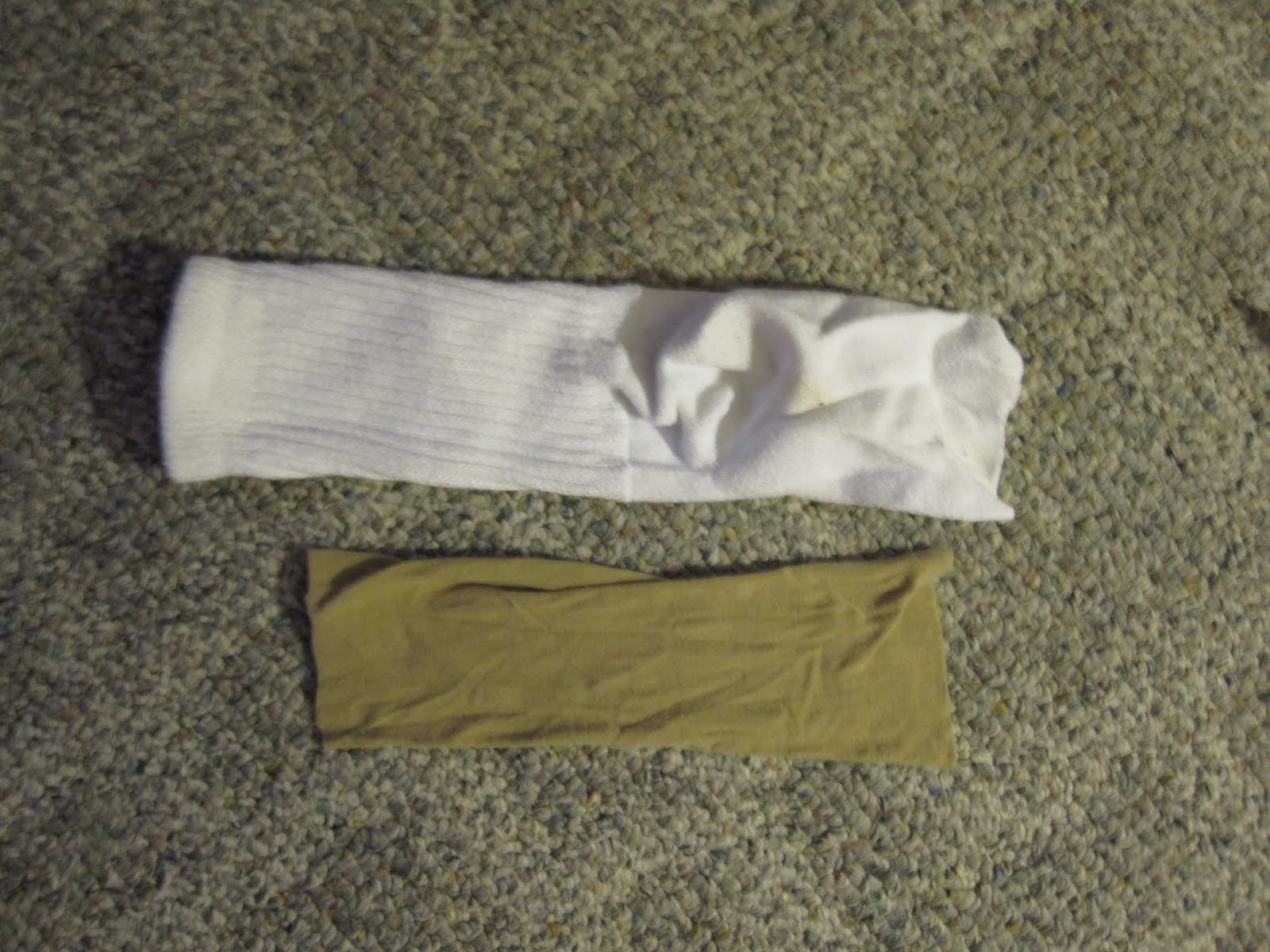 sarasweetie99 Blog Make Your Own Bun Shaper for Hair!