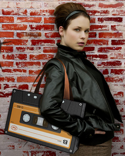 cassette_tote_girl.jpg