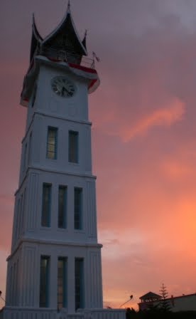 [Jam+Gadang+-+Sore.JPG]