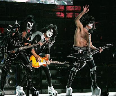 kiss3.JPG