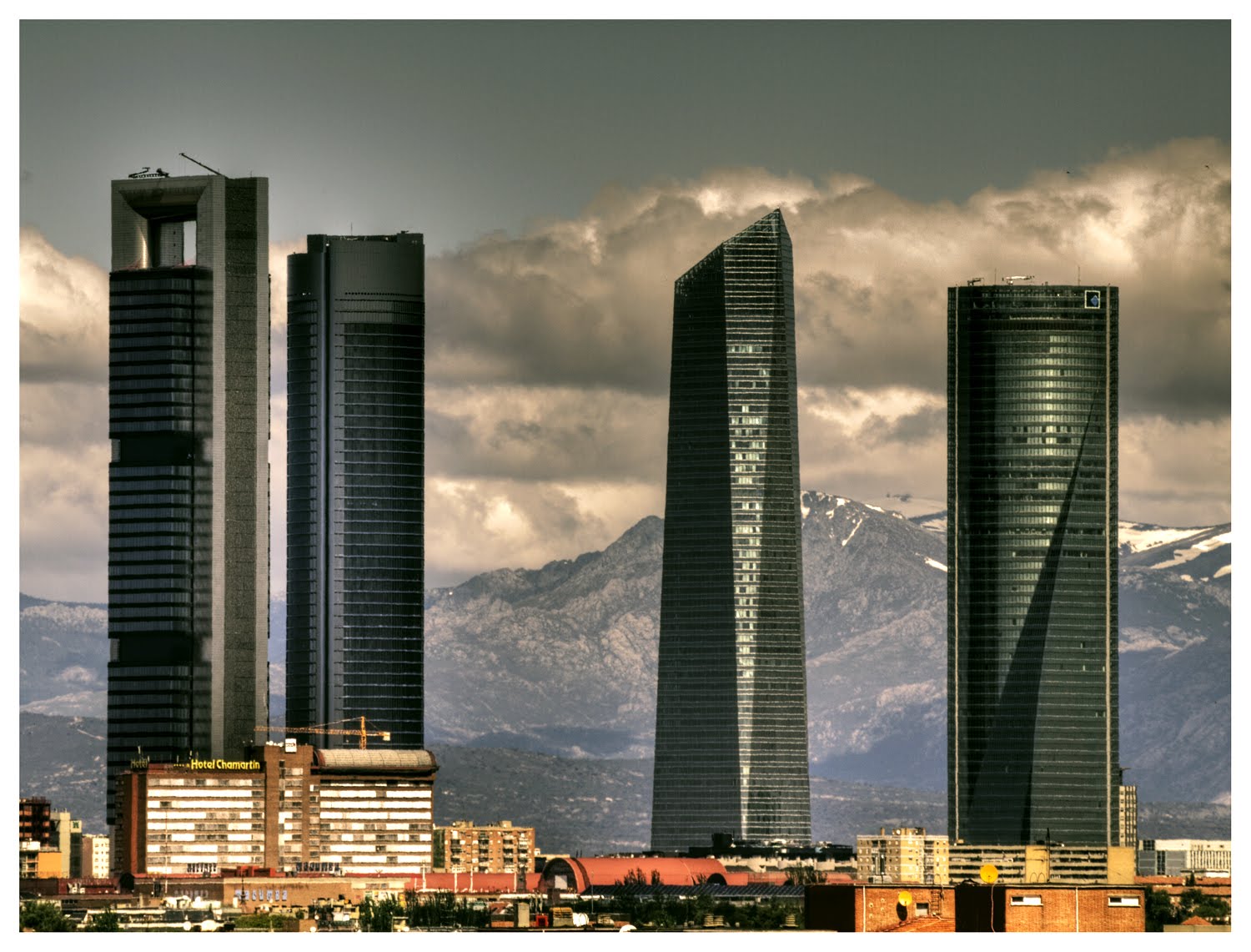 Sencillamente Madrid 100327-Flickr-LosRodri-+MadridSkyline