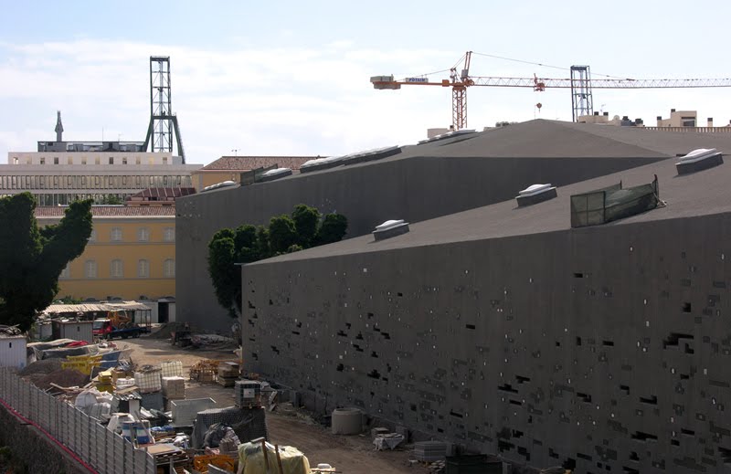 [071221-BlogIslas-Arq-ArquitecturaSiniestra.jpg]