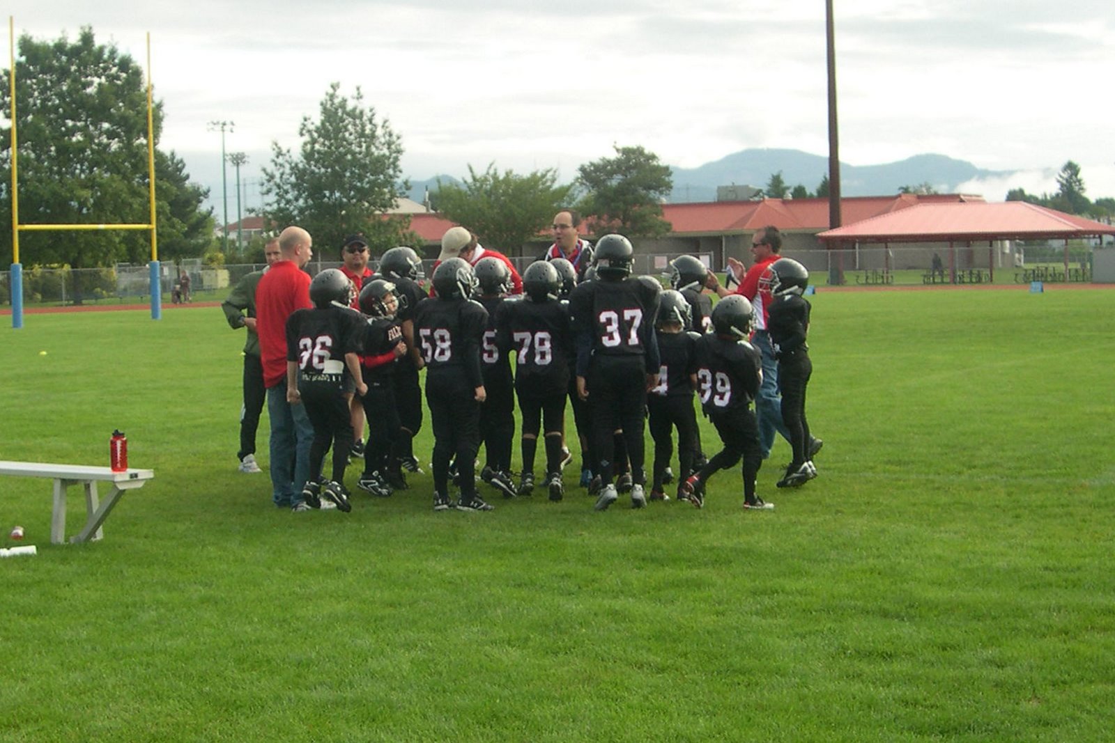 [Half-time+huddle.jpg]