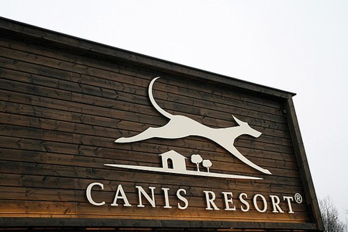 [canis+resort.jpg]