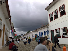 Paraty nuvens carregadas surgem...