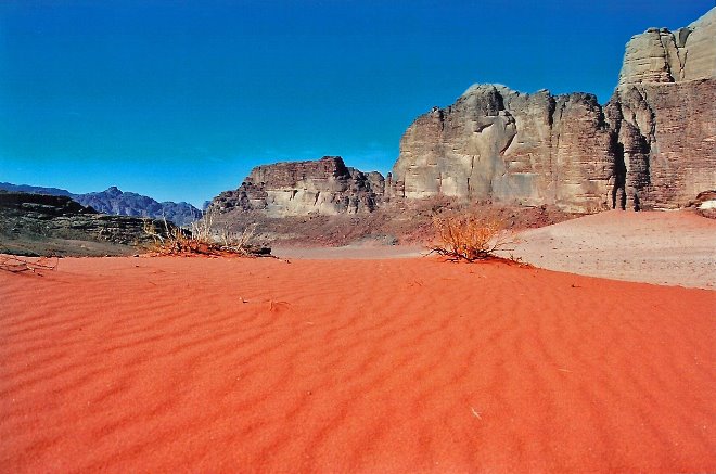 Vista al despertar en el desierto del Wadi Rhum