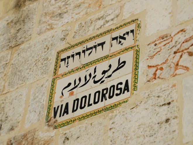 La "Vía Dolorosa" es el recorrido que hizo Jesucristo por Jerusalén con la cruz a cuestas