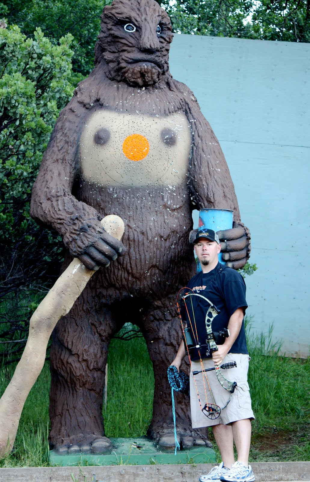 OneHUNTINChick REDDING, CALIFORNIA ARCHERY SHOOT