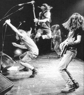 [medium_pearl_jam_live_2.jpg]