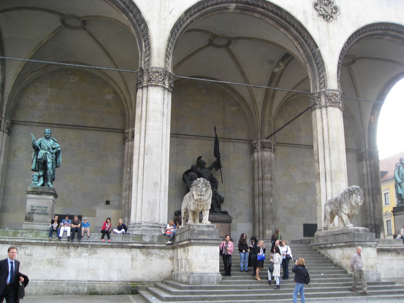 [Image: April+6,+2009+-+Contiki+Munich+031.jpg]