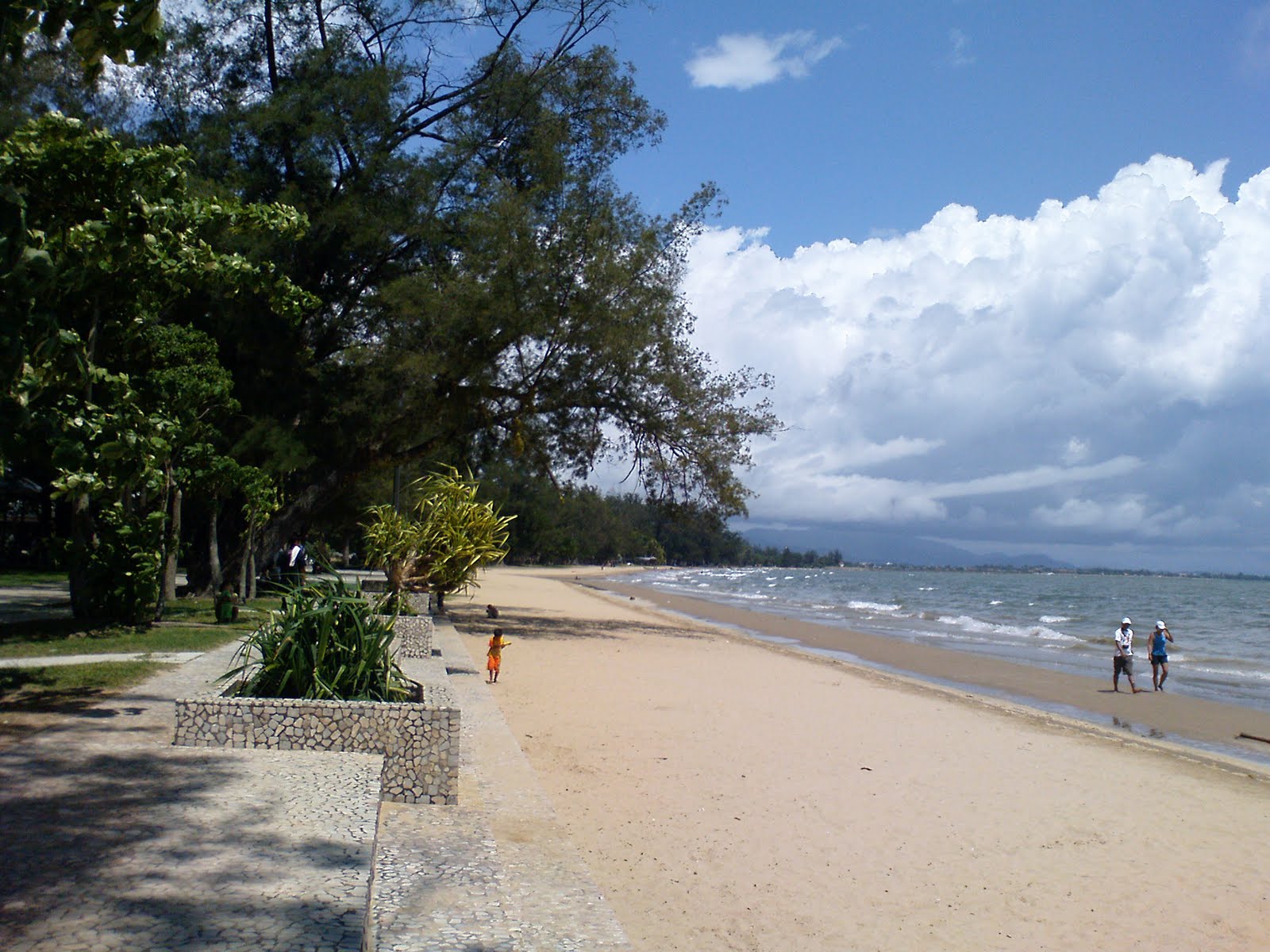 1-Borneo - The third largest Island in the world: Tanjung Aru Beach Sabah