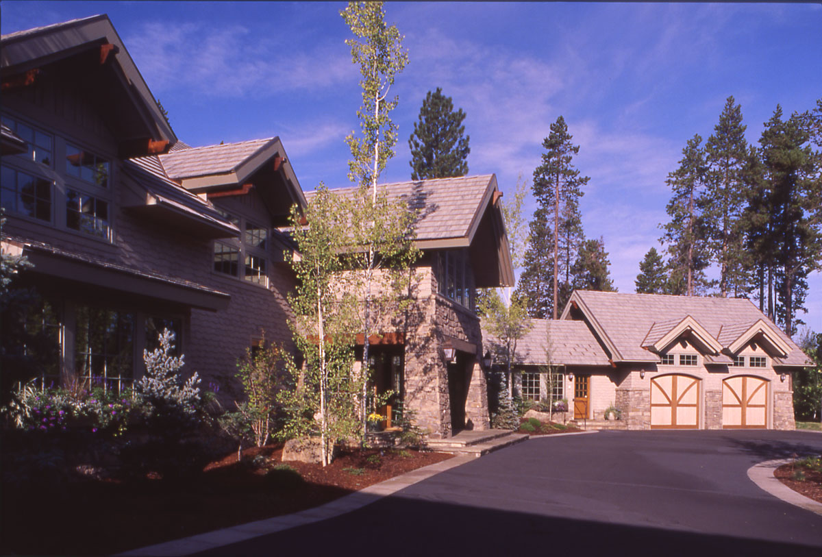 MCM DESIGN Oregon Mountain Home