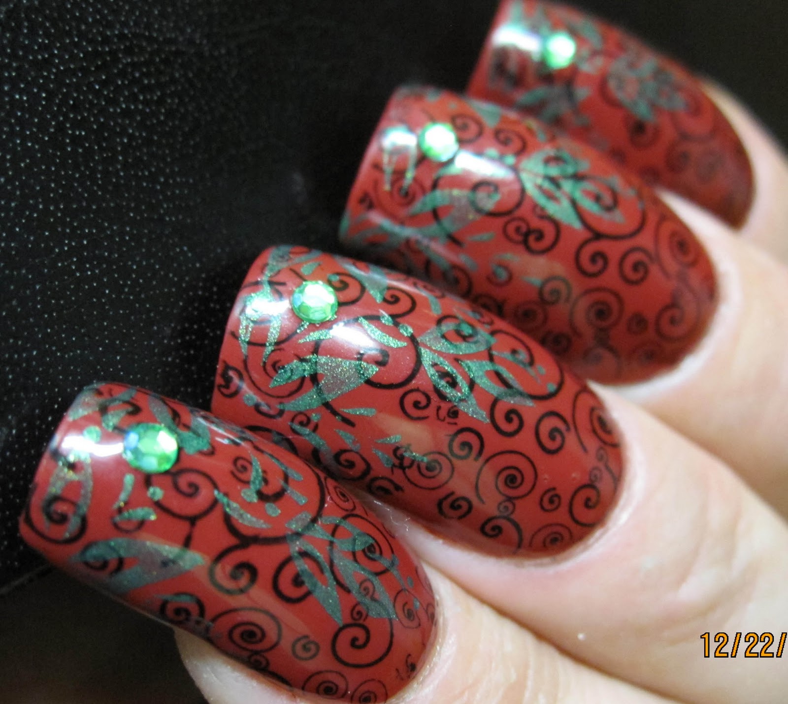Glammedup Xmas fauxnad, essie Very Cranberry