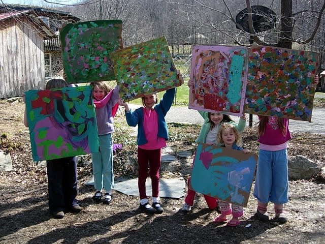 [enrichment+2008+kids+with+paintings.JPG]