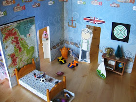 lola doll house