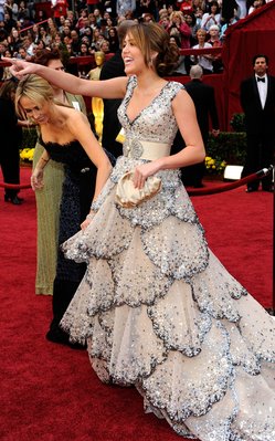 [normal_miley-cyrus-oscar-229-18.jpg]