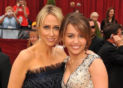[normal_miley-cyrus-oscar-2009.jpg]