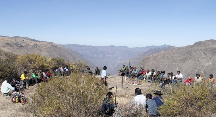 Ceremonia Comunal en Llacsatambo, antes de una faena para limpiar el sitio arqueologico.