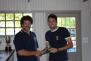 Rob Lumb presents Matt Kemp with trophy for men's Super League player of 2009